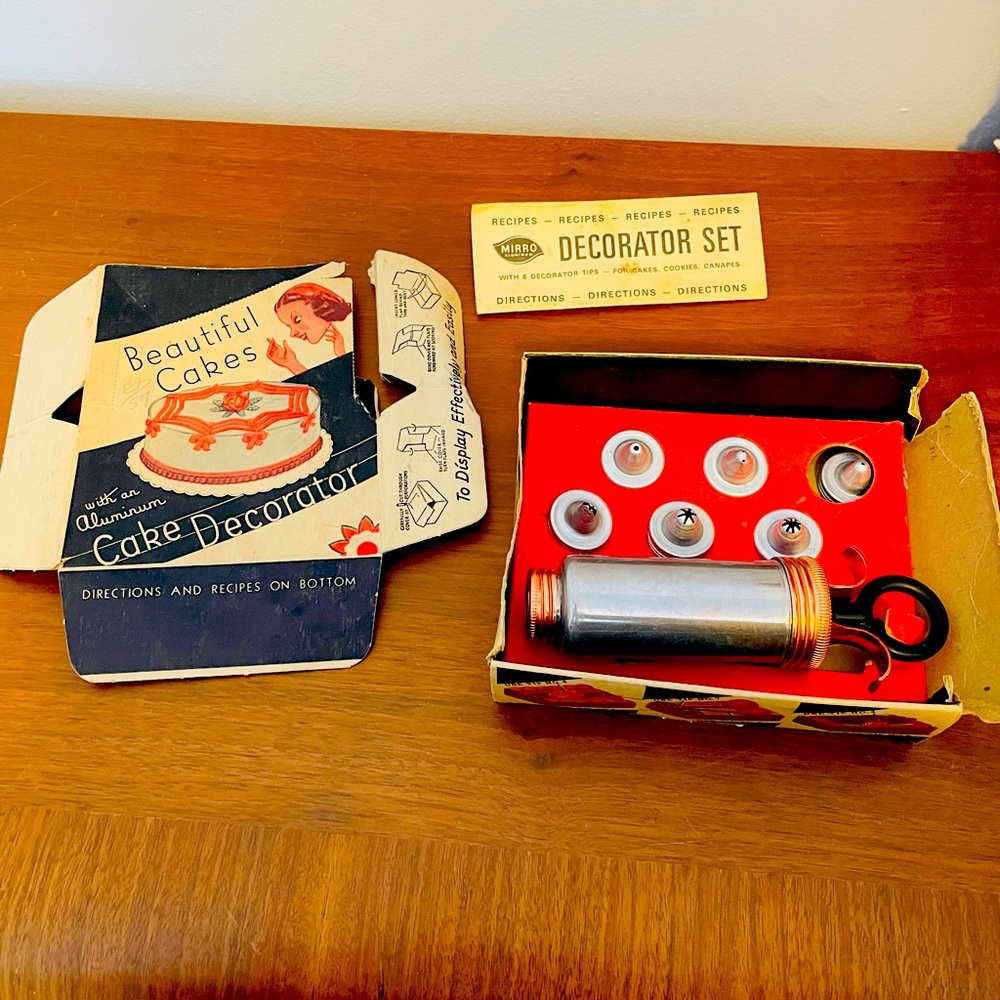 Vintage Mirro Aluminum Cake Decorator Set with Tips